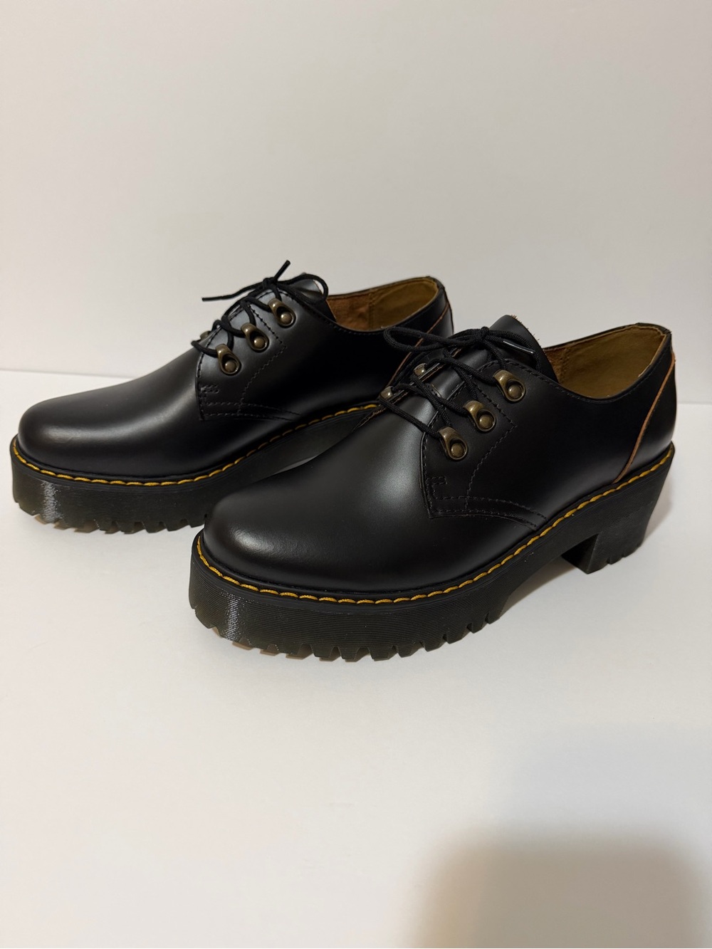 NEW Dr Martens Leona Lo Women's Black Leather Size 10 Lace Up Shoes Chunky Heel